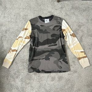 Men’s Multi-Colored Camo Long Sleeve Crew Neck Shirt - Never Worn - Size M